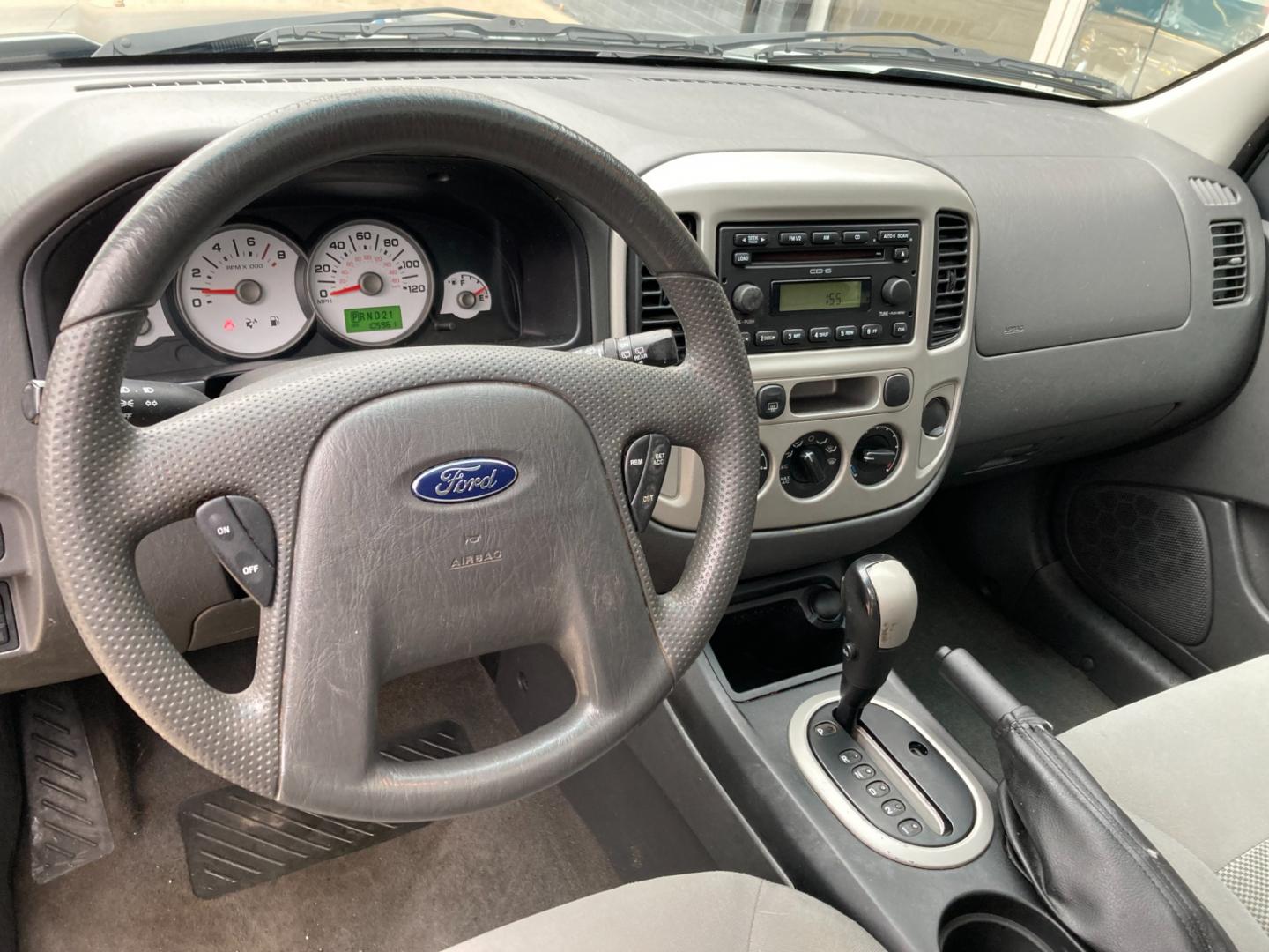 2005 Seamist Green Met Ford Escape XLT 2WD 2.3L (1FMYU03Z85K) with an 2.3L L4 DOHC 16V engine, 4-Speed Automatic Overdrive transmission, located at 1800 South Ihm Blvd, Freeport, IL, 61032, (815) 232-5543, 42.278645, -89.607994 - Photo#6